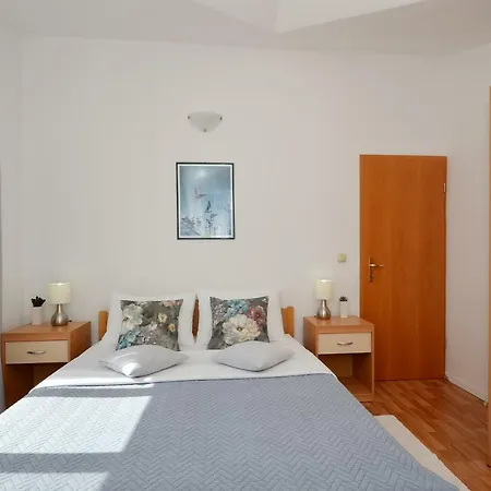 Rose Deluxe Apartment *